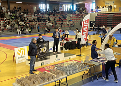 Remise de medaille 1ere place taekwondo club borderouge compétition lot et garonne challenge cup